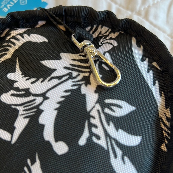 Vera Bradley Dogs Collapsible Travel Pet Bowls NWT - Picture 8 of 10